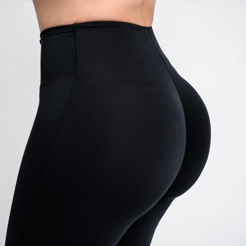 Pantalon évasé sculptant taille haute